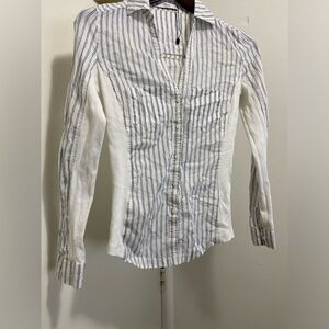 ✨3 for 30✨ Striped White and Black detailed button down shirt